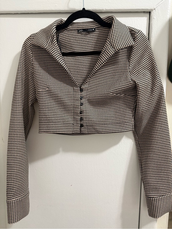 Zara Tops - Zara Black and White Houndstooth Cropped Button-Up Shirt